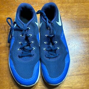Nike size 9 fly wire